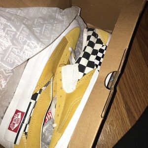 Brand New Vans sz5 NEWInBOX....Never Worn!!!